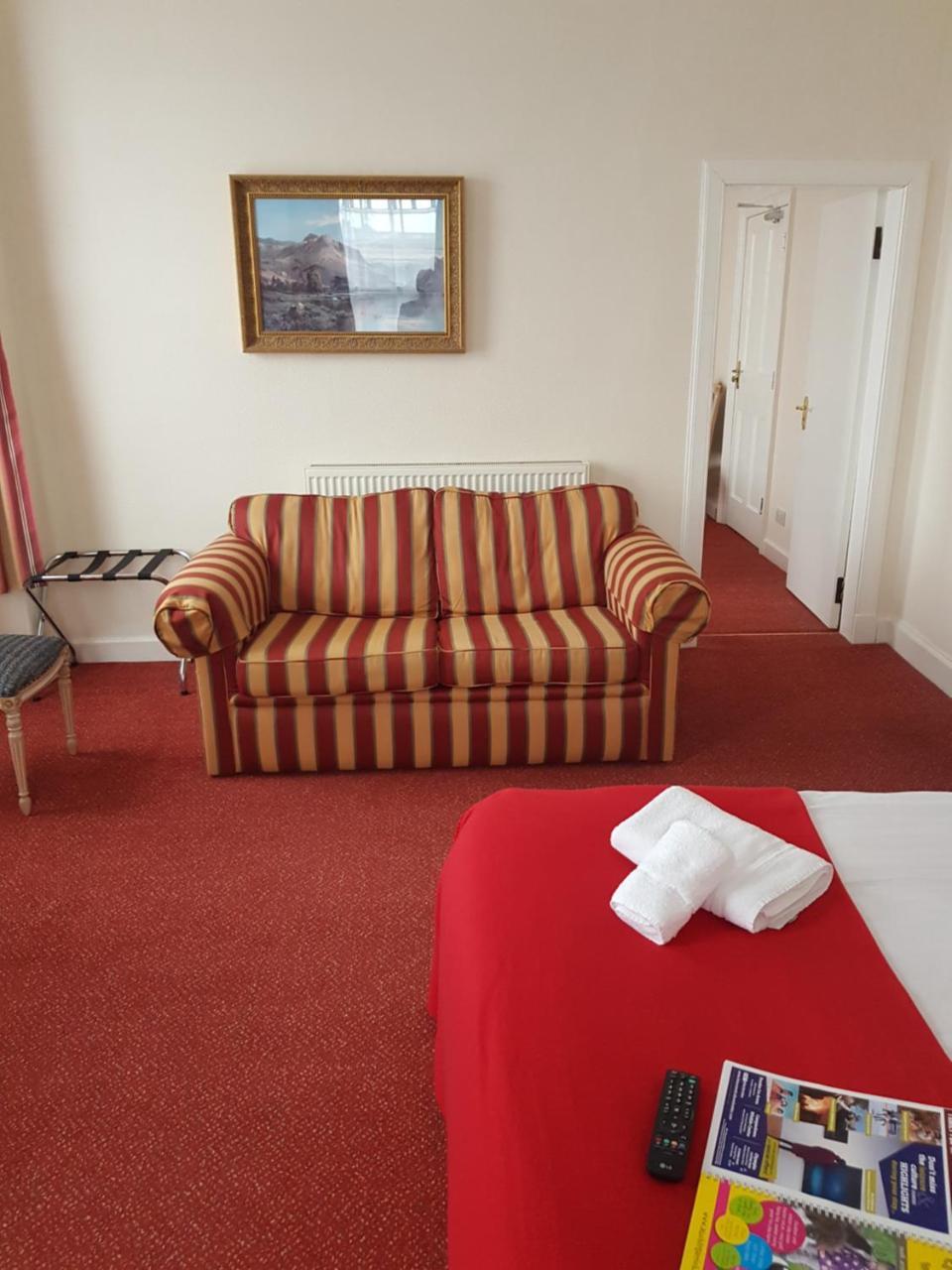 The Royal Hotel ブレアゴーリー エクステリア 写真